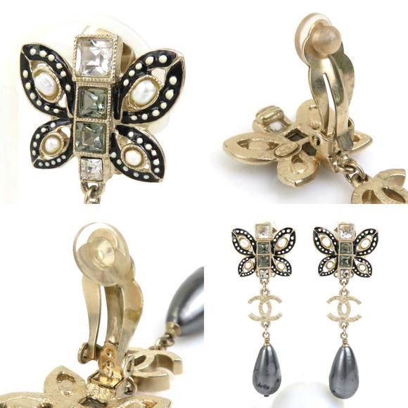 CHANEL Gray Pearl Coco Mark Earrings - Picture 4 of 5